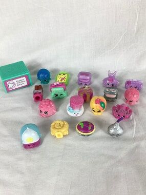 Shopkins Figures Toys Lot Of 19 Random Pieces